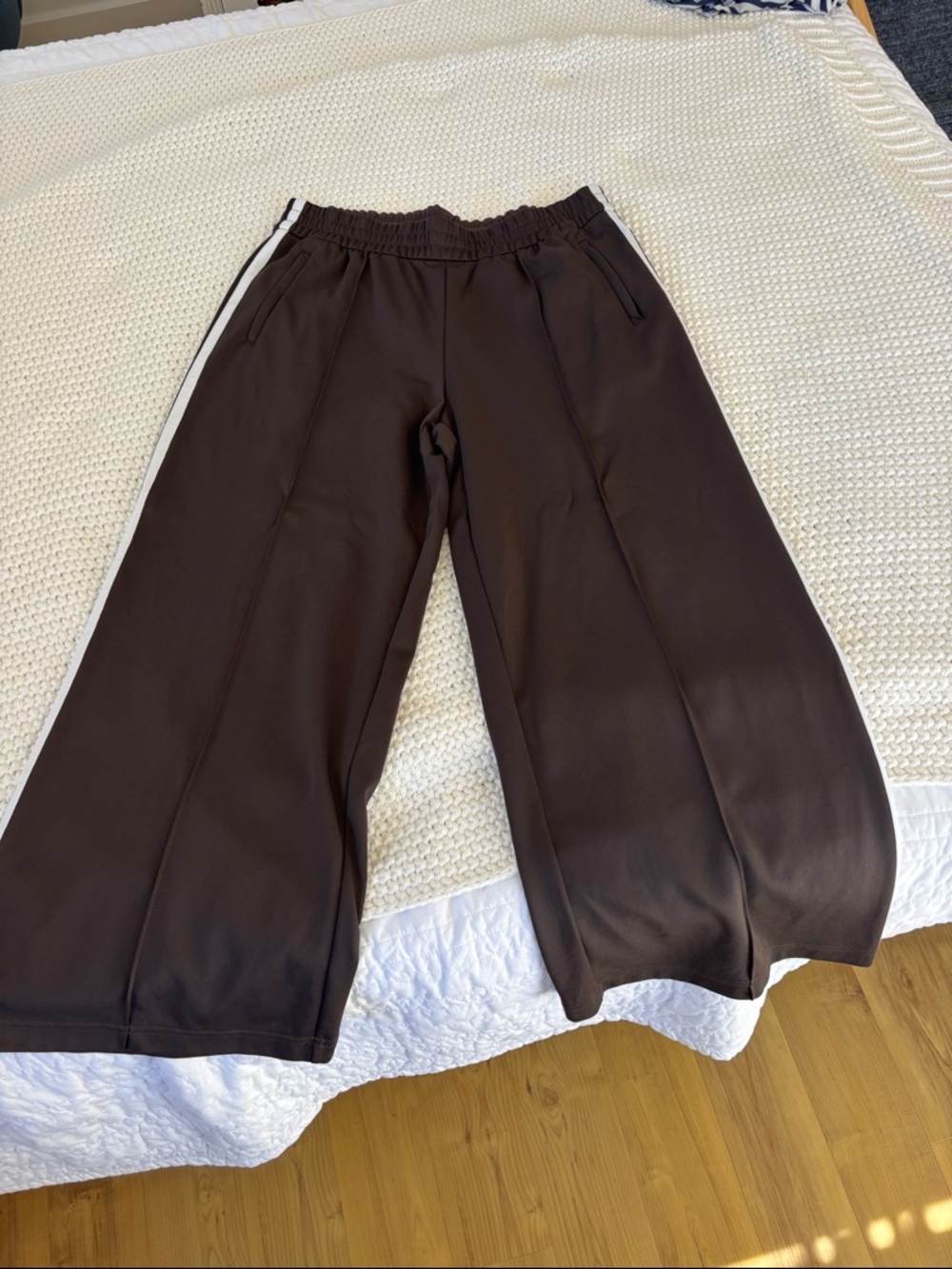 Athleta Tempo Mid Rise Wide Leg Track Pant Women’s size L Petite